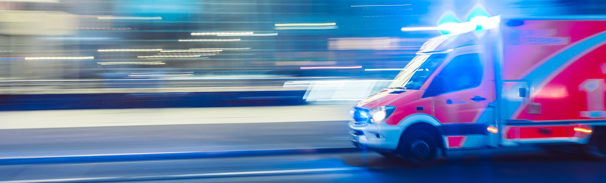 Ambulanssi hälytysajossa